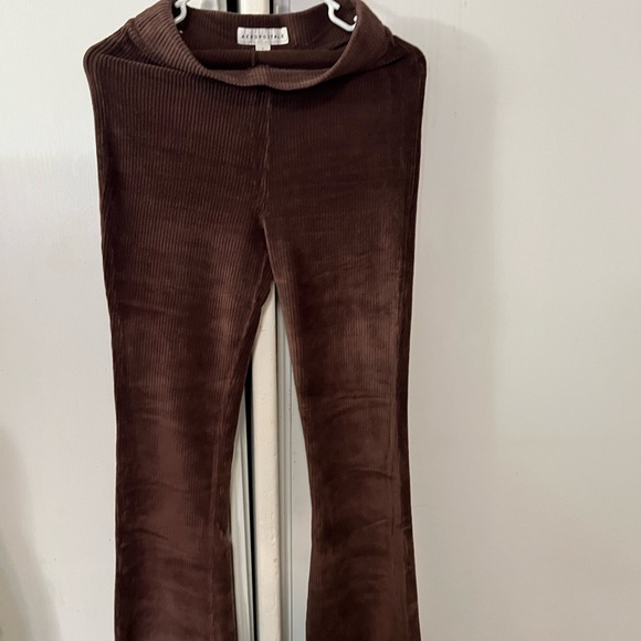 High wasted flare pants. - Picture 2 of 4